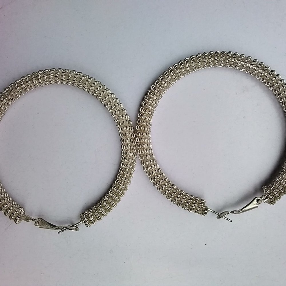 Pair of shiny semi-rigid spiral copper wire coil bracelets - Picture 2 of 2